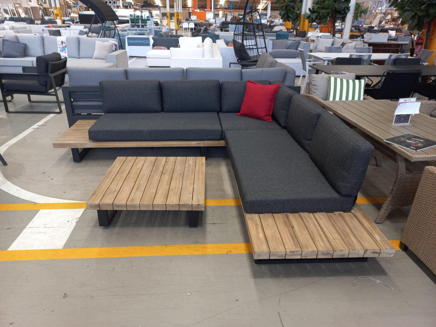 Lotus Corner with Coffee Table