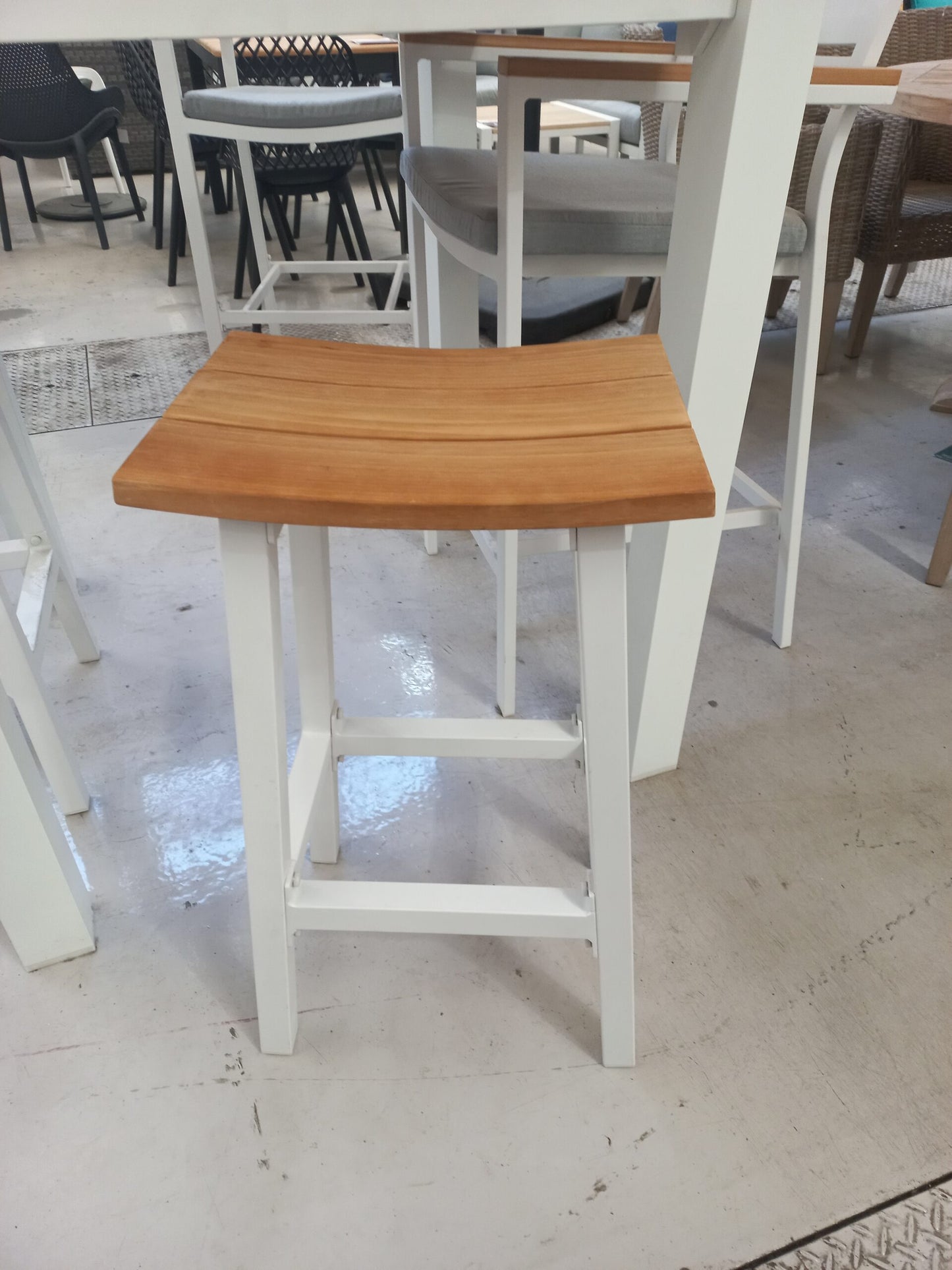 Clay Bar Stool – White
