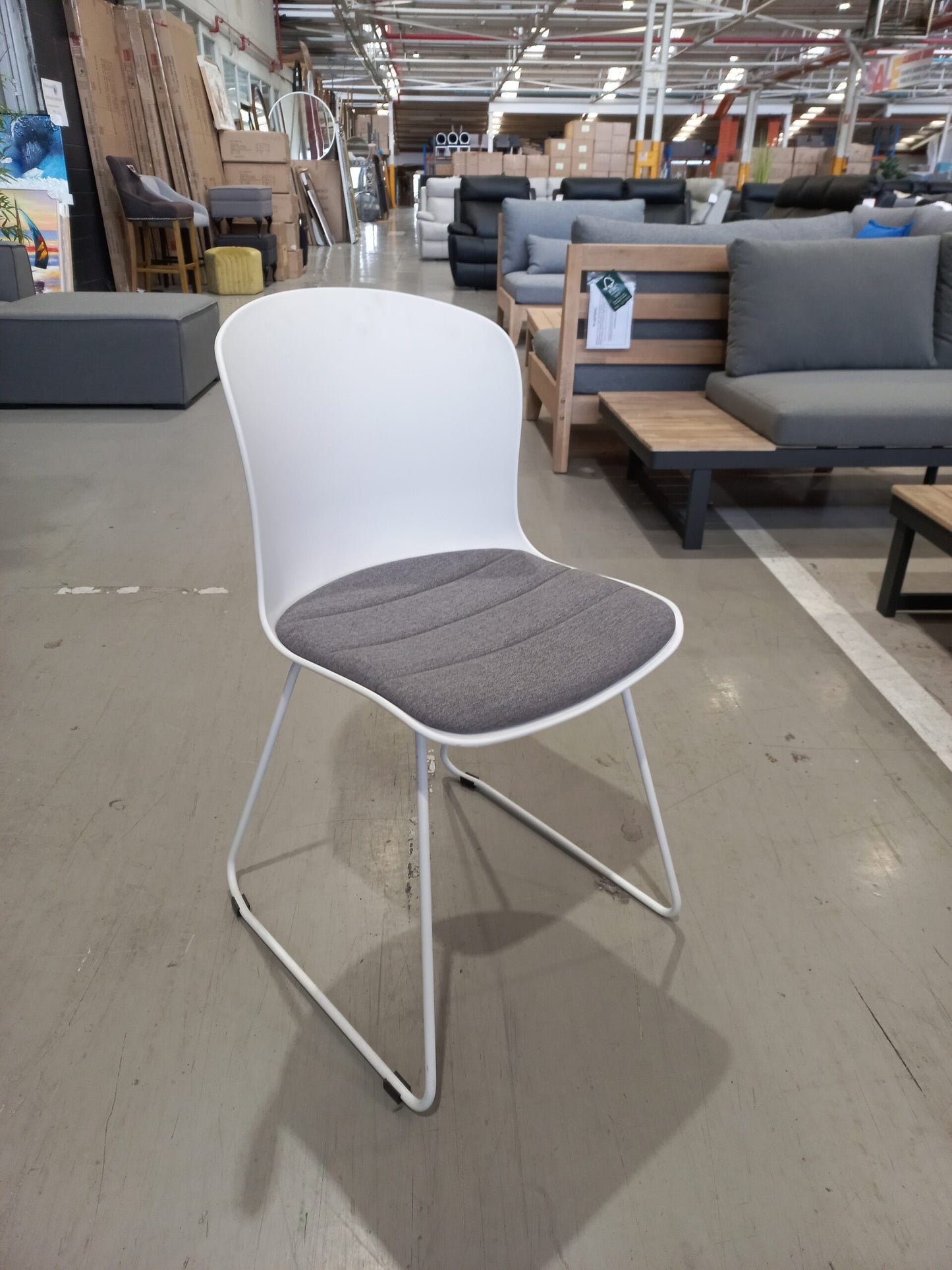 Story 40 Chair – White