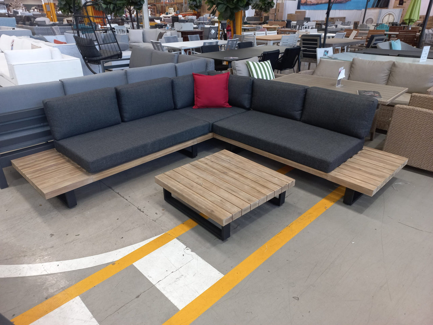 Lotus Corner with Coffee Table